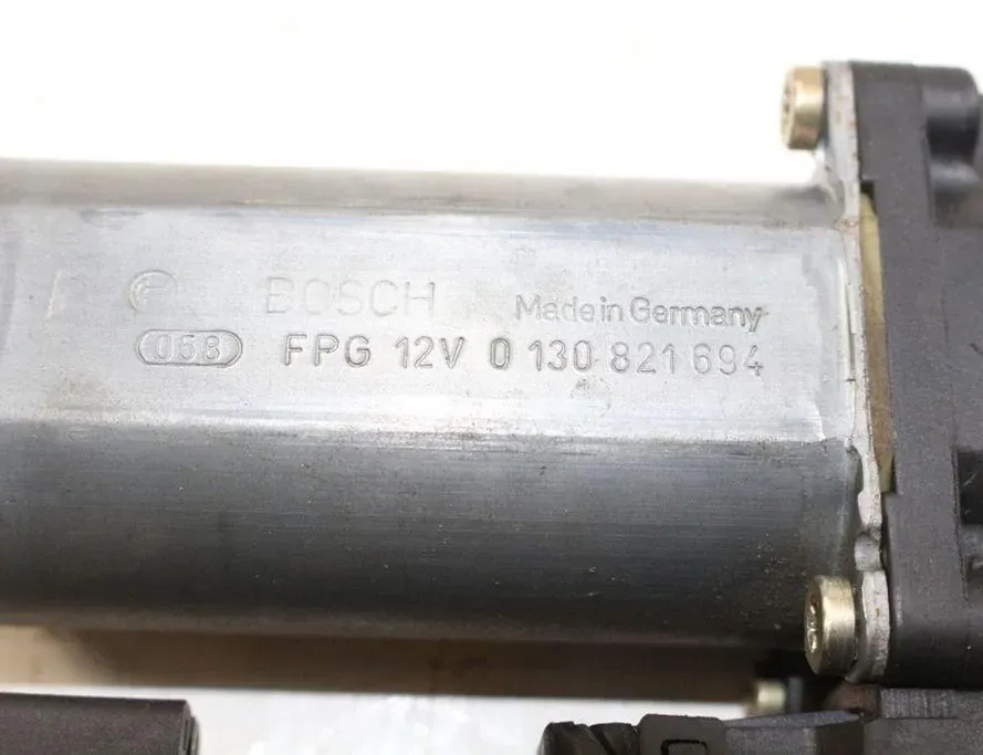 VOLKSWAGEN Passat B6 (2005-2010) Front Left Door Window Regulator Motor 3B4837752J 33305512