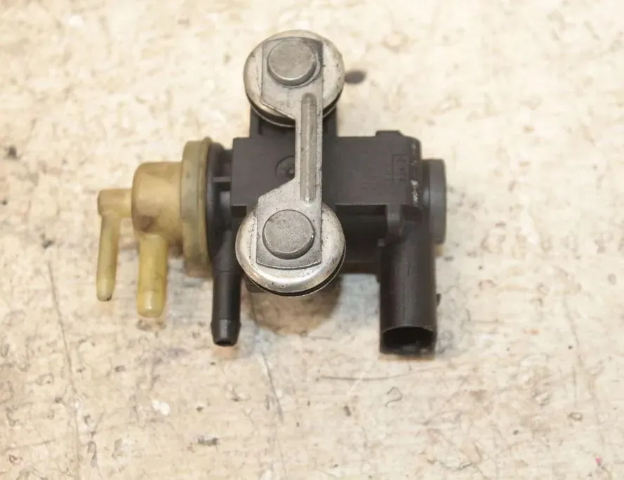 VOLKSWAGEN Golf 8 generation (2019-2023) Solenoid Valve 1K0906627B 33306273