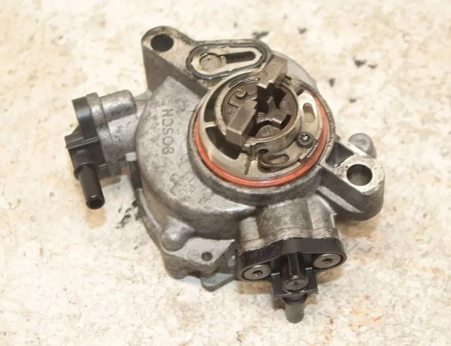 FORD C-Max 2 generation (2010-2019) Вакуумный насос 9804021880 33306352