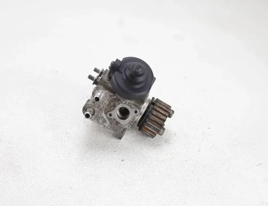 VOLKSWAGEN Passat B7 (2010-2015) Degvielas sūknis 03L130755L 33306438