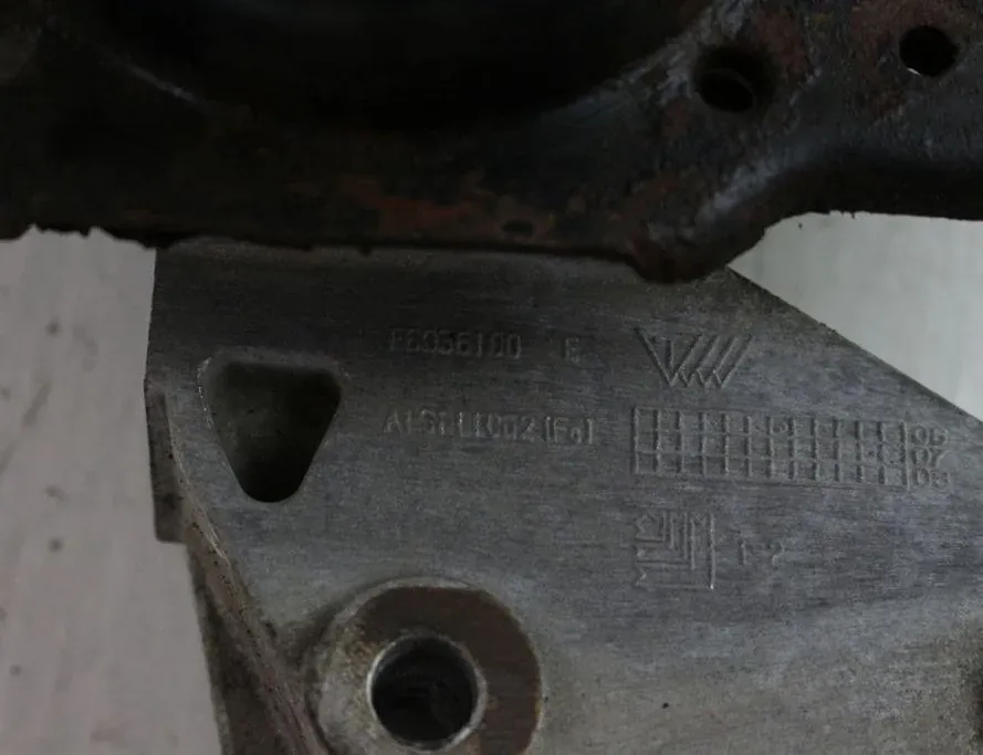 NISSAN X-Trail T31 (2007-2014) Aizmugurējais dzinēja kronšteins F6036100E 33397288