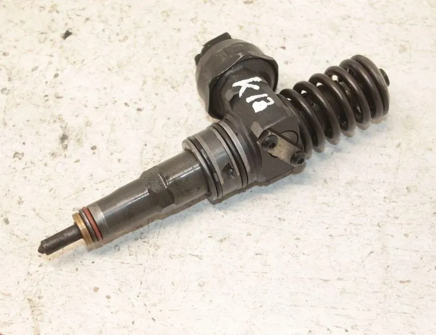 VOLKSWAGEN Passat B6 (2005-2010) Форсунка 038130073BQ 33397304