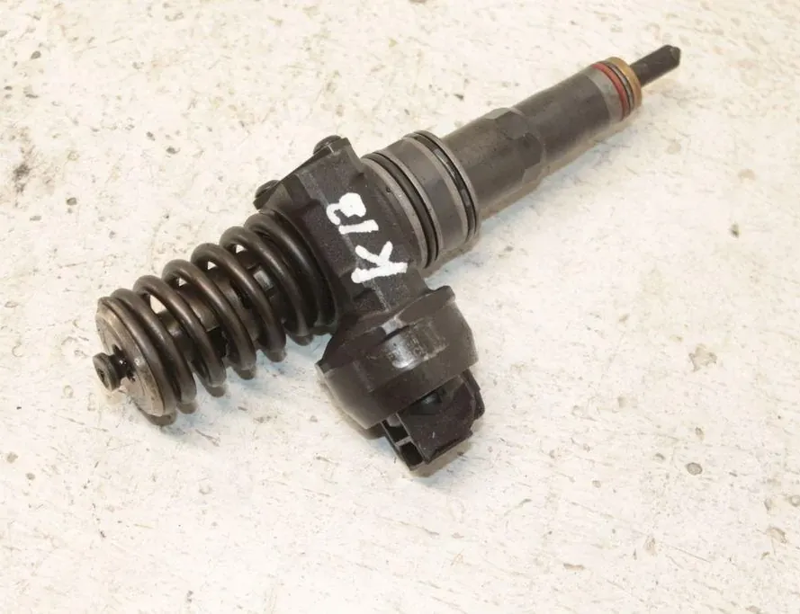 VOLKSWAGEN Passat B6 (2005-2010) Форсунка 038130073BQ 33397304