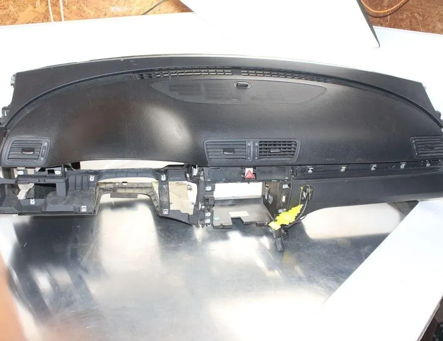 VOLKSWAGEN Passat B6 (2005-2010) Передняя панель салона 33398032