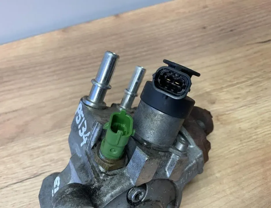 LAND ROVER Range Rover Evoque L538 (1 gen) (2011-2020) Degvielas sūknis G4D39B395AA,0445010706 33474363