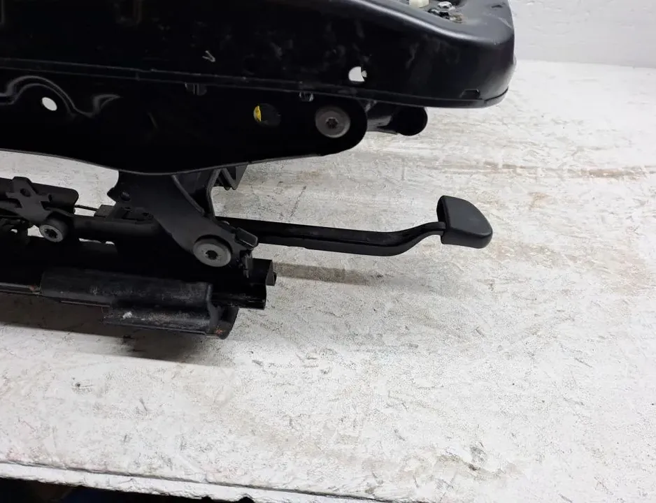 MERCEDES-BENZ C-Class W205/S205/C205 (2014-2023) Priekšējais labais sēdeklis A0009101503 33479698