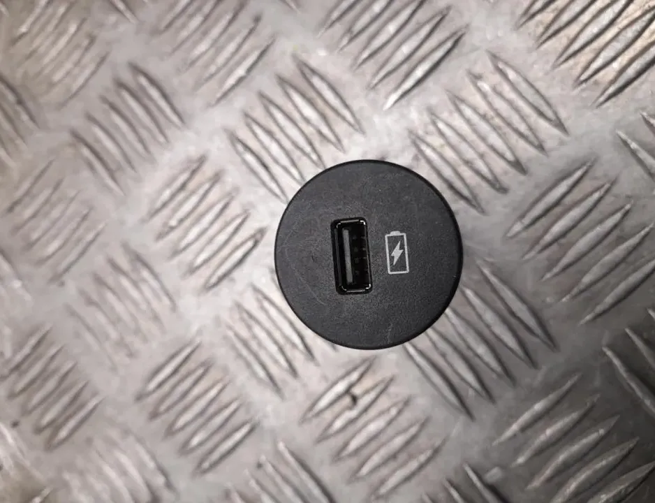 IVECO Daily 6 generation (2014-2019) USB/AUX Control Unit 5802012268 33549846