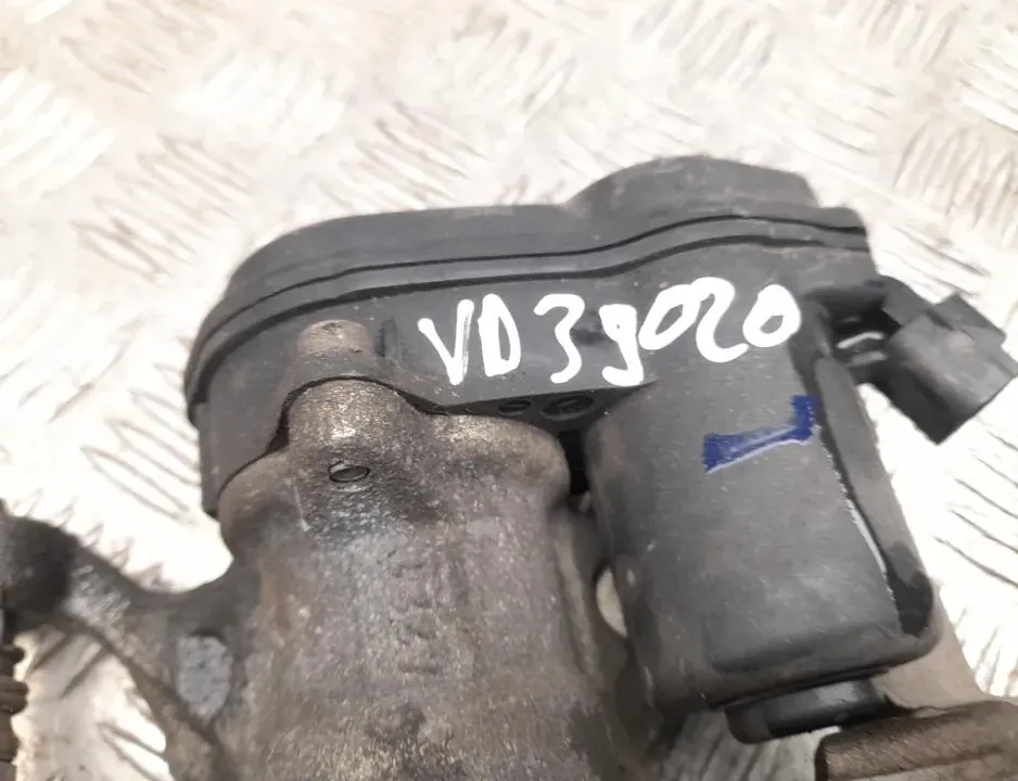 TOYOTA Yaris 4 generation (2020-2023) Aizmugurējais labais bremžu suports 33565008