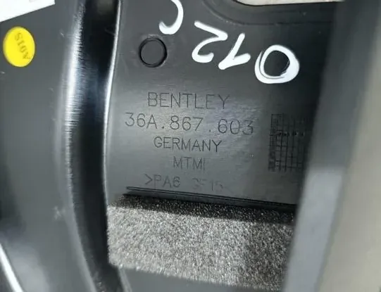 BENTLEY Bentayga 1 generation (2015-2024) Priekšējo kreiso durvju vertikālā apdare 36A867603 33613452