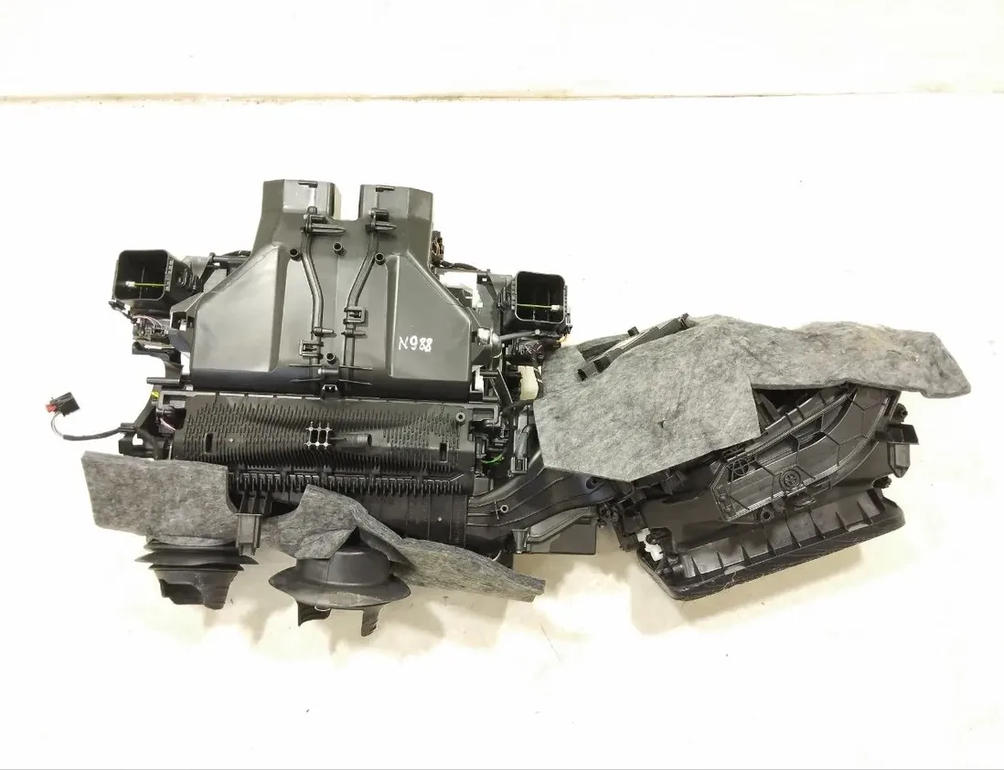 PORSCHE Taycan 1 generation (2019-2023) Вентиляционные отверстия в приборной панели 972907521C 33709624