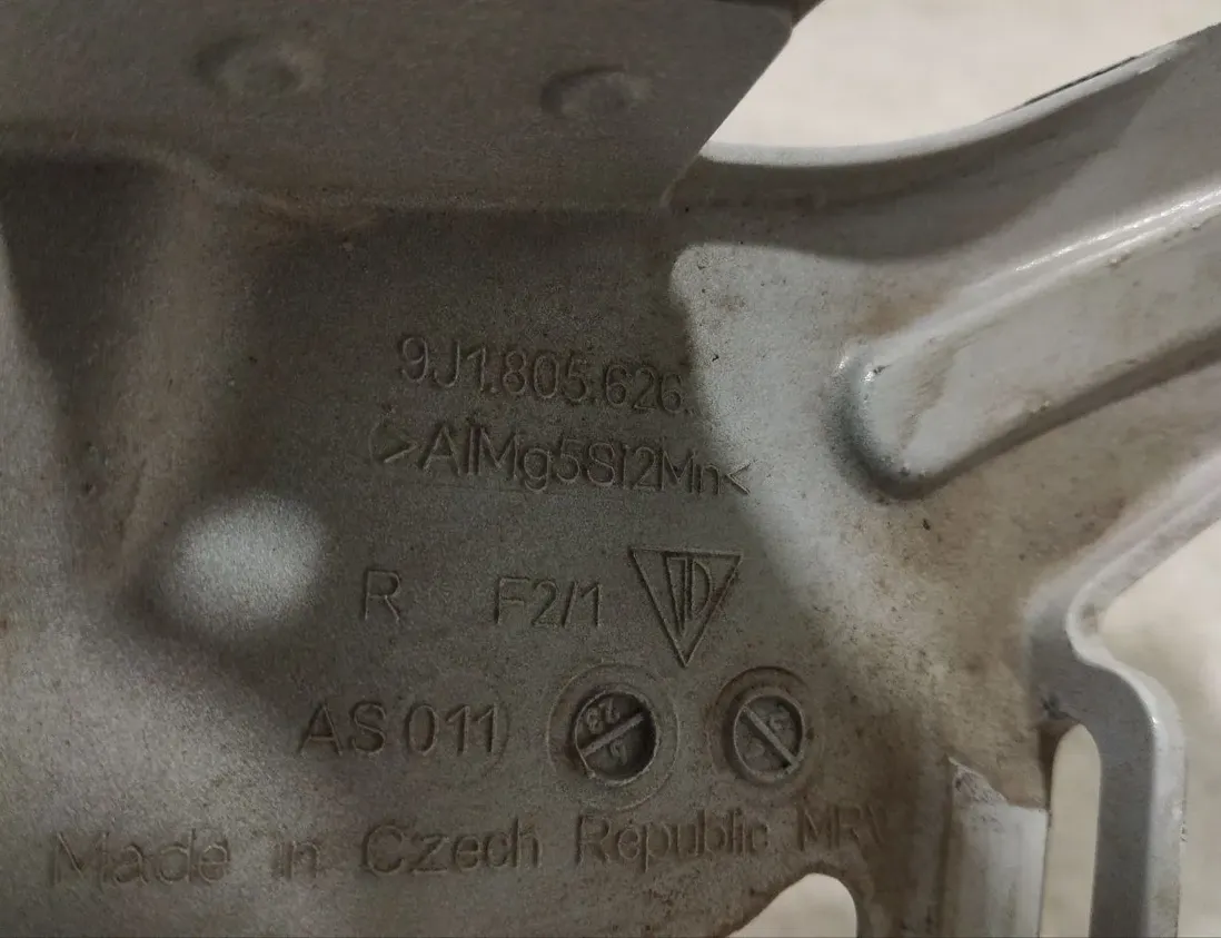 PORSCHE Taycan 1 generation (2019-2023) Крыло переднее правое 9J1805626 33714935