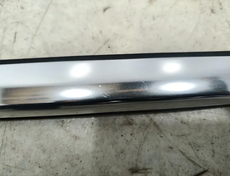 ROLLS-ROYCE Ghost 1 generation (2009-2014) Priekšējo kreiso durvju vertikālā apdare 7200305 33718284