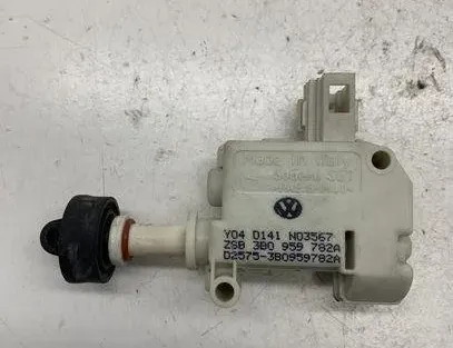 AUDI A6 C6/4F (2004-2011) Degvielas tvertnes vāciņa bloķēšana 3B0959782A 23944600