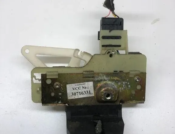 VOLVO V70 2 generation (2000-2008) Aizmugurējā bagāžnieka slēdzene 30716331 33821701