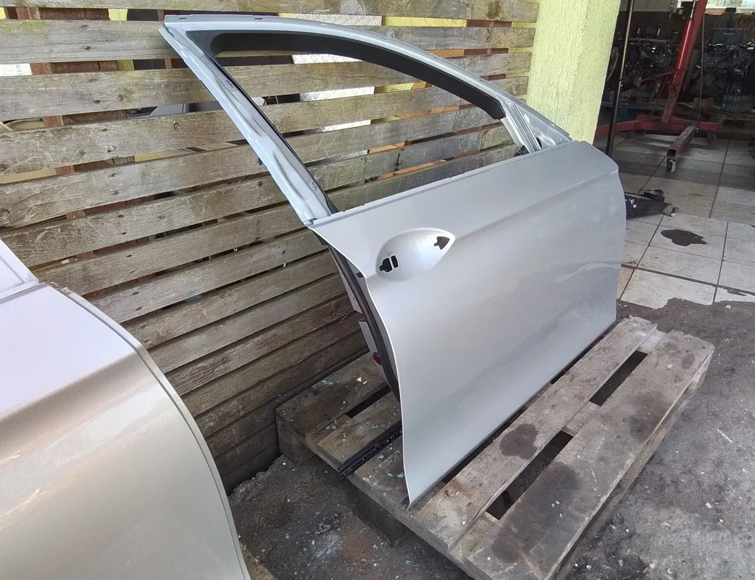 BMW 5 Series F10/F11 (2009-2017) Front Right Door a83 32069680