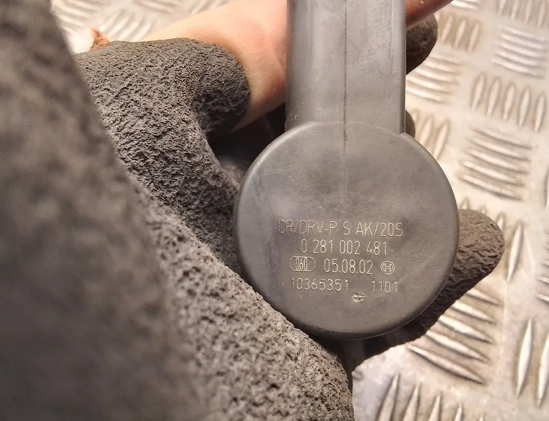 BMW 7 Series E65/E66 (2001-2008) Fuel pressure regulator 0281002481 33375863