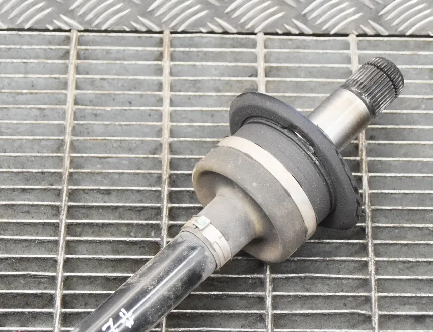 BMW 5 Series G30/G31 (2016-2023) Rear Left Driveshaft 8686241 12127330