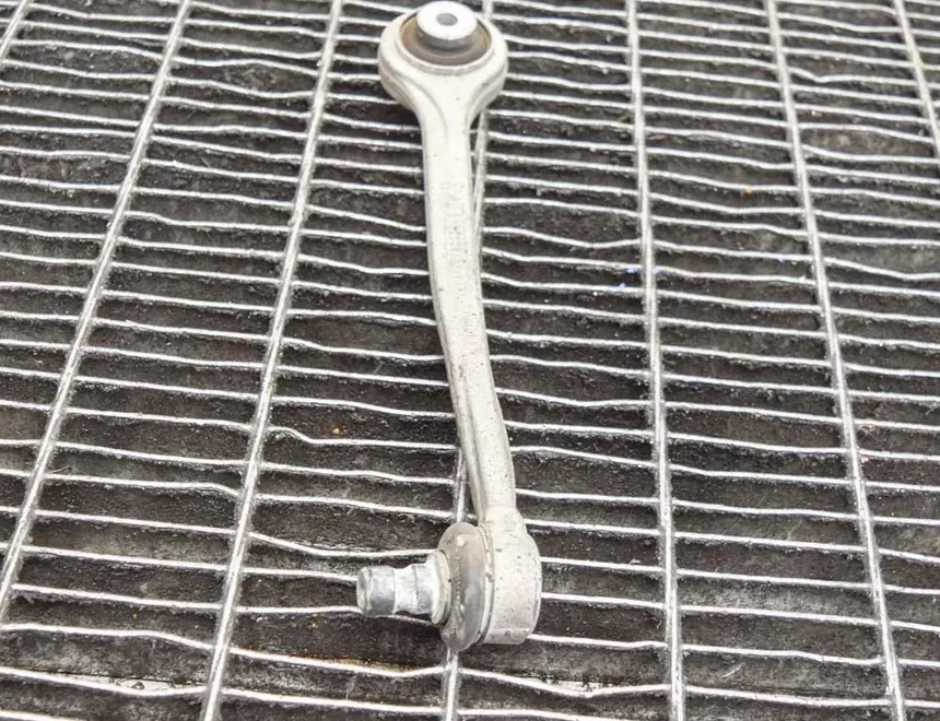 AUDI A4 B9/8W (2015-2024) Верхний рычаг передний правый 8W0407515 12243013