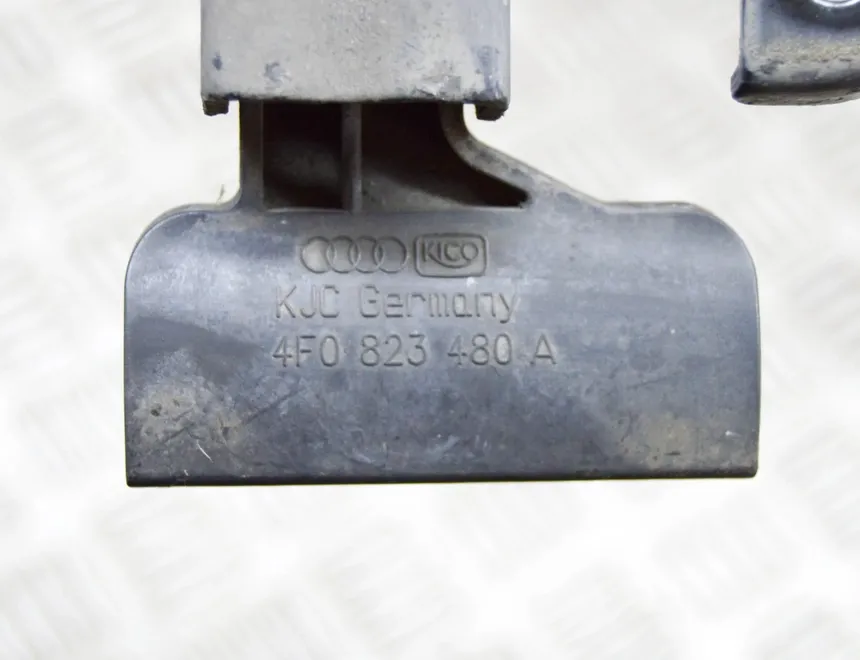 AUDI A6 C6/4F (2004-2011) Dzinēja pārsega āķis 4F0823480A 17128342