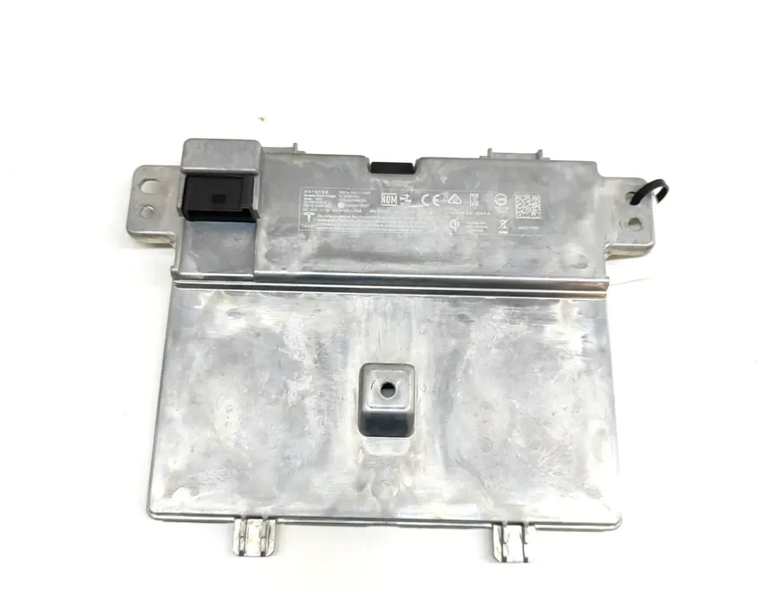 TESLA Model Y 1 generation (2020-2024) Wireless charging station 1755100-00-D 23791883