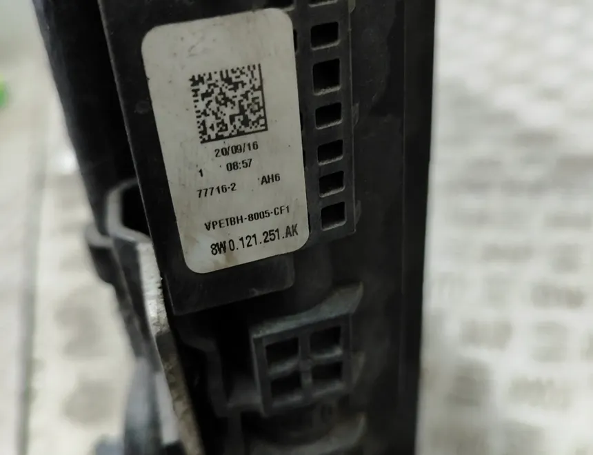 AUDI A4 B9/8W (2015-2024) Система охлаждения 8W0816411H,8W0121251AK,8W0959455,8W0121003A,0489020330,8W0121207,8W0145804A 24030068