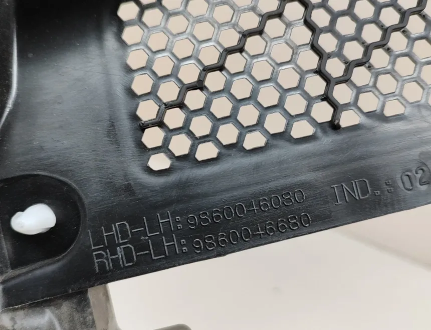 CITROËN C4 2 generation (2010-2024) Priekšējā stikla tīrītāja apdare / plastmasa 9860046980,9860046080,9860046680,9860047480 27136116