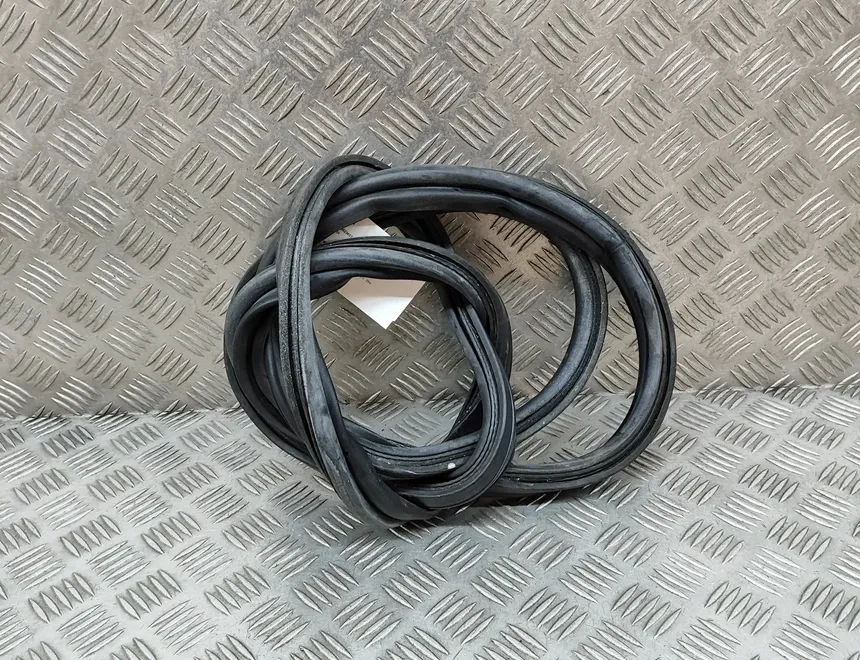 PORSCHE 911 996 (1998-2005) Резиновая крышка двигателя 996.511.611.00,99651161100 28034257