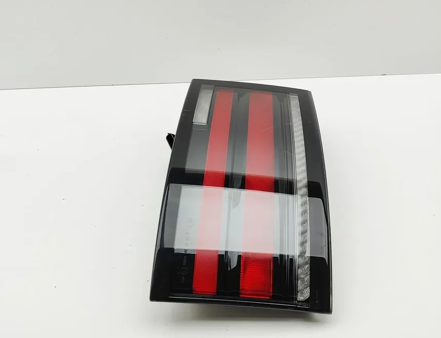 LAND ROVER Discovery 5 generation (2016-2024) Фонарь крышки багажника правый MY42-13A420-CC 33084107