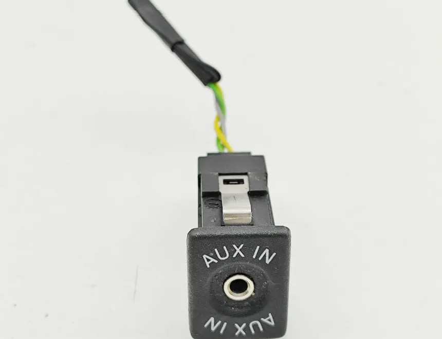 VOLKSWAGEN Jetta 6 generation (2010-2018) Mūzikas atskaņotāja papildu savienotāji (AUX / USB) 5M0035724 33084581