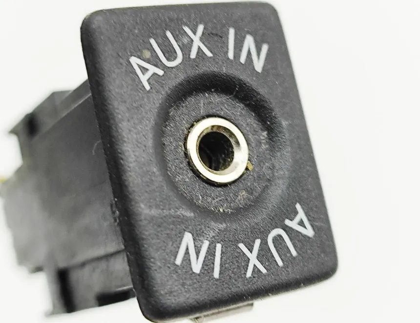 VOLKSWAGEN Jetta 6 generation (2010-2018) Mūzikas atskaņotāja papildu savienotāji (AUX / USB) 5M0035724 33084581