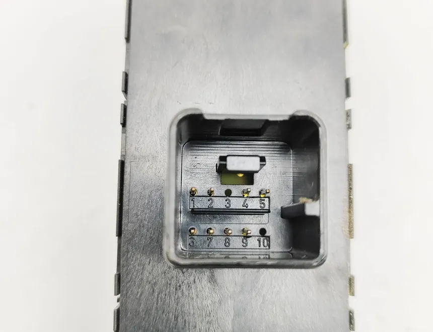 VOLKSWAGEN Jetta 6 generation (2010-2018) Priekšējo labo durvju logu pacelšanas slēdži 1K4959857B 33084597