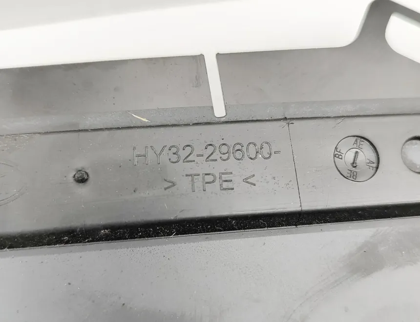 LAND ROVER Discovery 5 generation (2016-2024) Aizmugurējais labais durvju stikls HY32-29600-BE 33085028