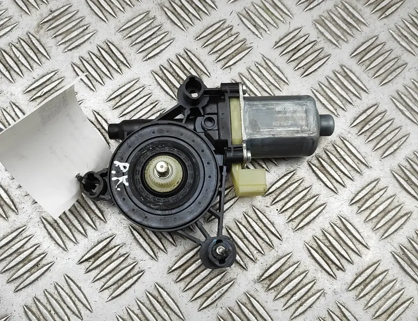 SKODA Octavia 3 generation (2013-2020) Маторчик стеклоподъемника передней левой двери 5Q0959801B,0130822717,E850202099 33096237