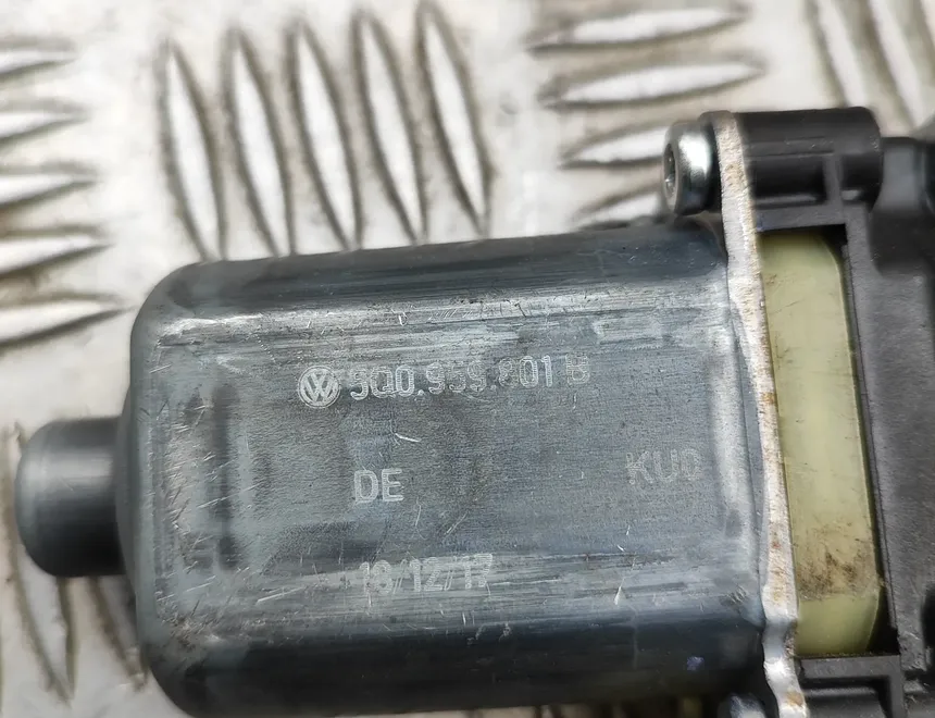 SKODA Octavia 3 generation (2013-2020) Маторчик стеклоподъемника передней левой двери 5Q0959801B,0130822717,E850202099 33096237