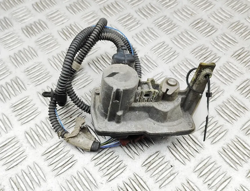 VOLKSWAGEN Passat B8 (2014-2023) Izplūdes vārsta motorīts 5Q0253692B 33104548