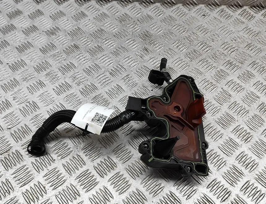 VOLKSWAGEN Passat B7 (2010-2015) Eļļas nogulsnētājs (separators) 06K103495AG 33135624