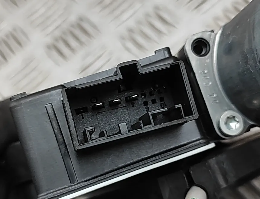 Cupra Стеклоподъемник задней правой двери 5FA839462B,5Q0959408D,0130822694 33326127