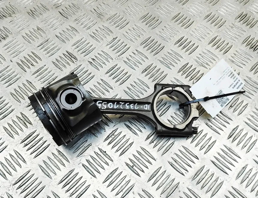 VOLVO V70 2 generation (2000-2008) Поршень 30750674 33572075