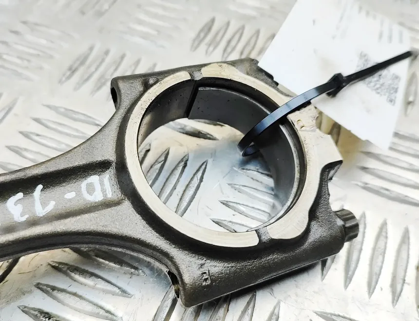 VOLVO V70 2 generation (2000-2008) Поршень 30750674 33572075