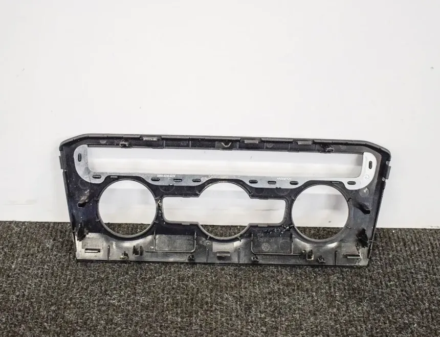 VOLKSWAGEN Tiguan 2 generation (2016-2024) Другие отделочные детали 5NC820073A 3704963