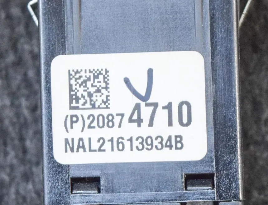 OPEL Mokka 1 generation (2012-2015) Mūzikas atskaņotāja papildu savienotāji (AUX / USB) 20874710 4112494