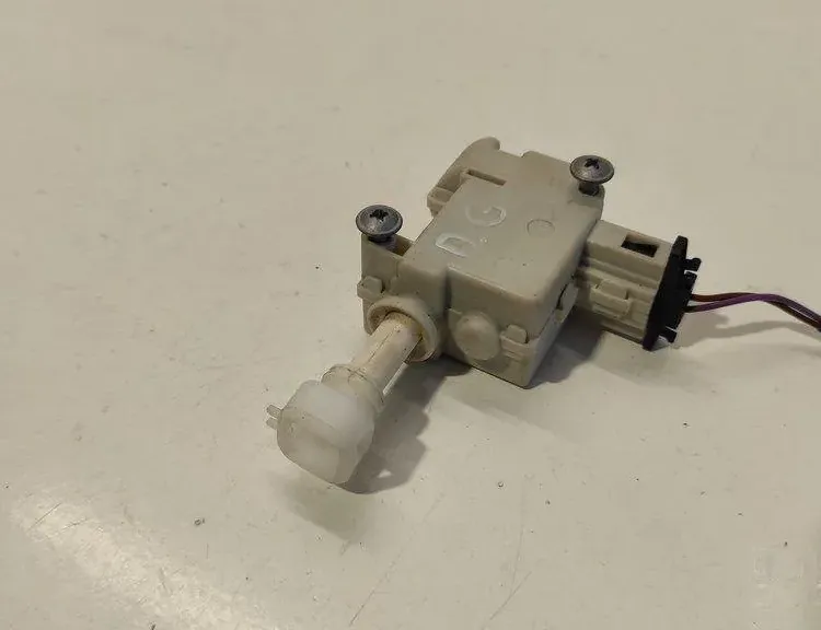 VOLKSWAGEN Passat B6 (2005-2010) Degvielas tvertnes vāciņa bloķēšana 3C0010773 17081601