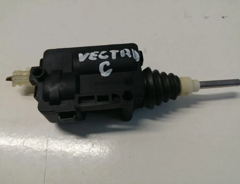 OPEL Vectra C (2002-2005) Centrālās atslēgas motorīts 605472,3702,24438209 17121302