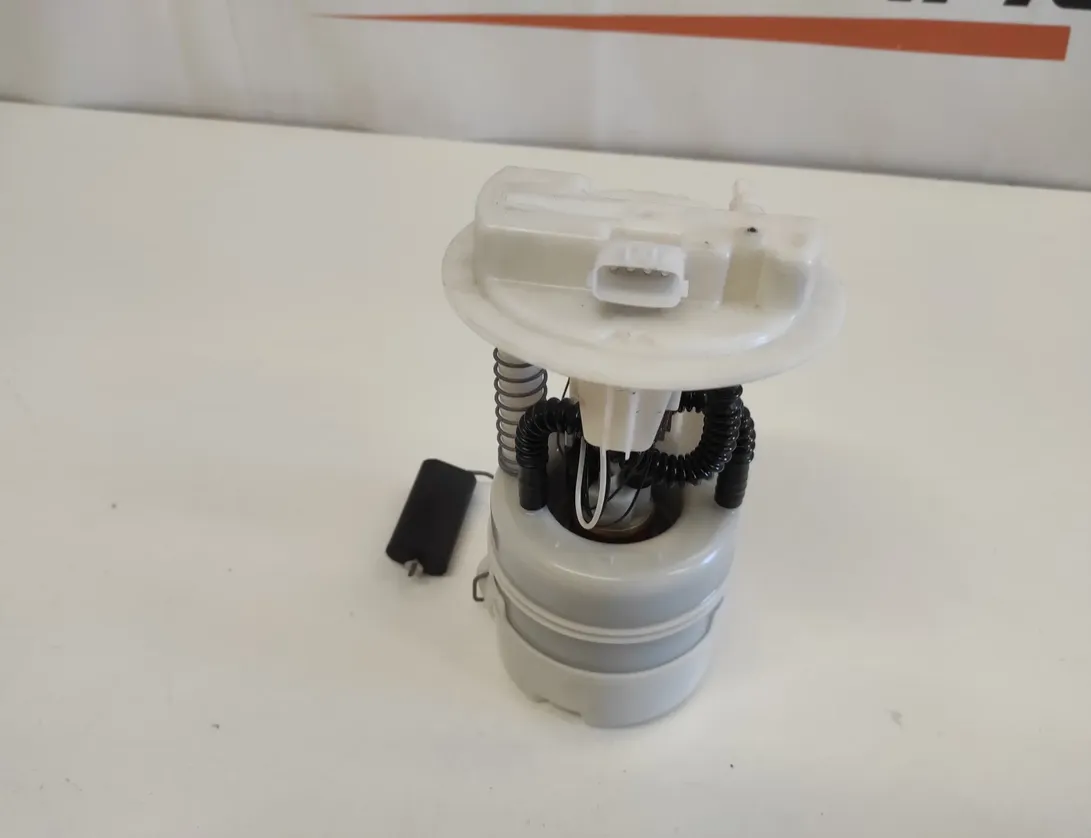 NISSAN Note 1 generation (2005-2014) Kreisās puses degvielas sūknis 19237753