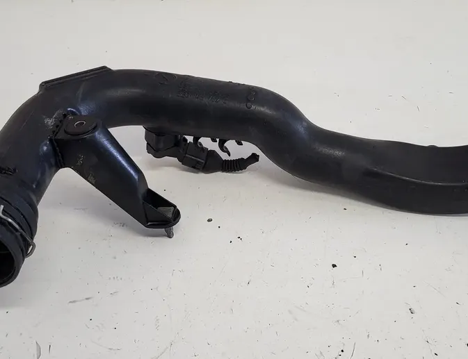 VOLKSWAGEN Passat B5 (1996-2005) Gaisa ieplūdes caurule 8E0145762G 34354922