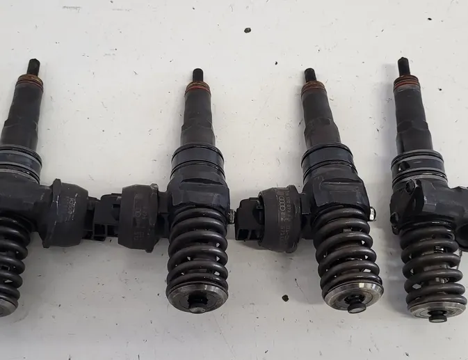 VOLKSWAGEN Passat B5 (1996-2005) Degvielas iesmidzināšanas komplekts 038130073AN 34354445