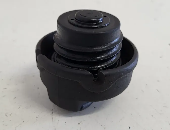 VOLKSWAGEN Passat B5 (1996-2005) Degvielas tvertnes vāciņš 1H02015533 33986558