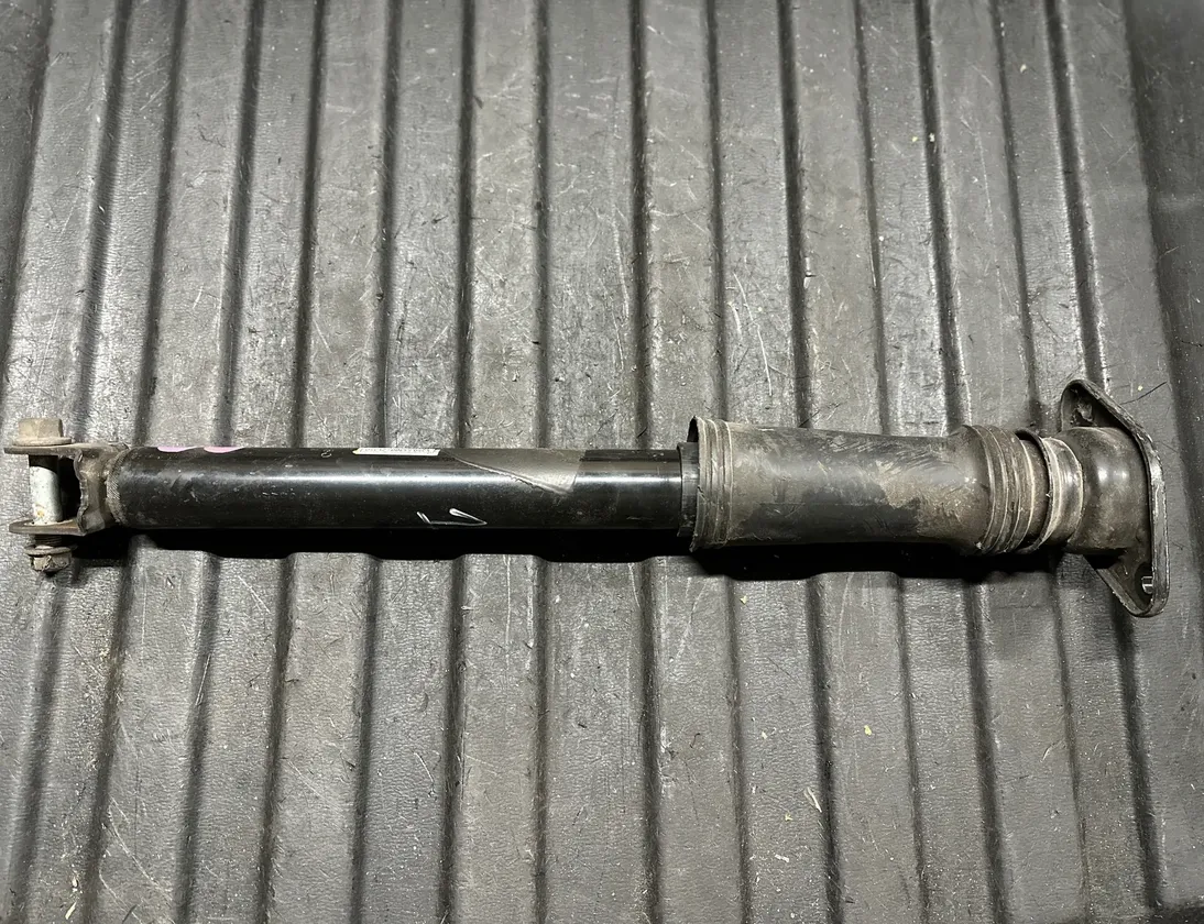 HYUNDAI ix35 1 generation (2009-2015) Задний левый амортизатор 553002Y350,553112Y350 33595269