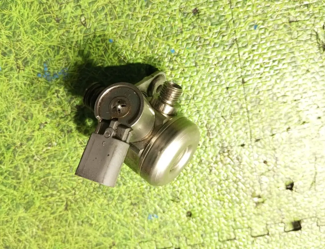 BMW X5 M E70 (2009-2013) Топливный насос 7595339 27310935