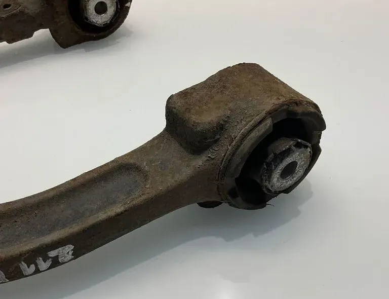 MERCEDES-BENZ E-Class W211/S211 (2002-2009) Верхний рычаг передний правый 33343801